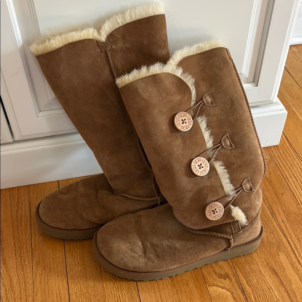 UGG Brown Winter Boots with Cream Fur. Size 11.